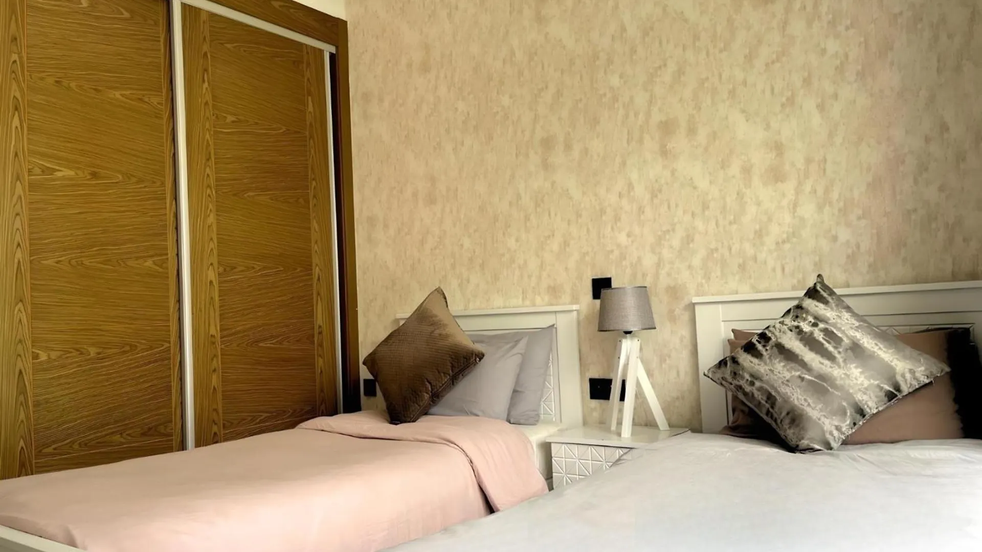 אגאדיר 2 Bedrooms With Huge Terrace Access To The Pool דירה